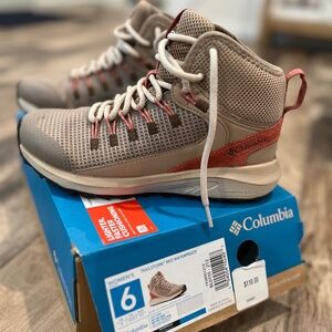 Columbia Hiking Shoe women’s size 6